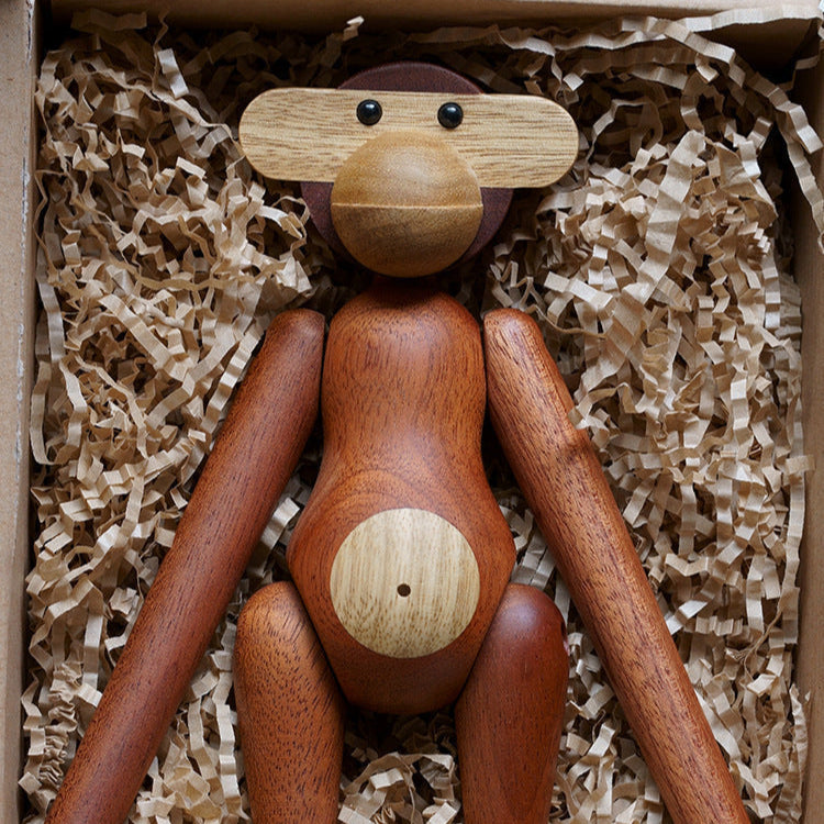 CheekyCharm - Playful abe ornament med et unikt og kunstnerisk design
