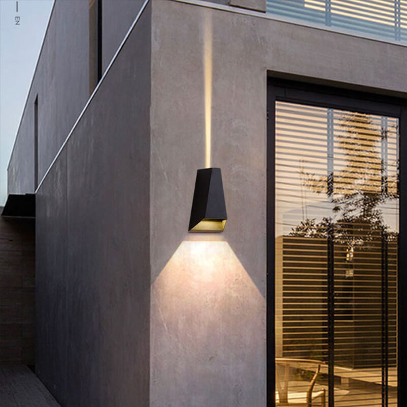 UpDownLume – Moderne Trapezformet Udendørs LED Væglampe