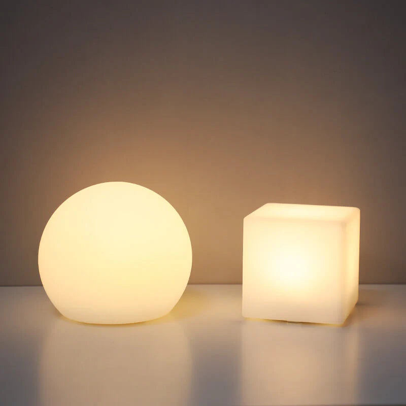 LumoForm – Geometrisk-formet LED-bordlampe med fjernbetjening og stemningsindstillinger