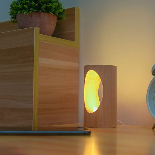 LumiGlow – Elegant cylindrisk bordlampe med oval udskæring til blød belysning