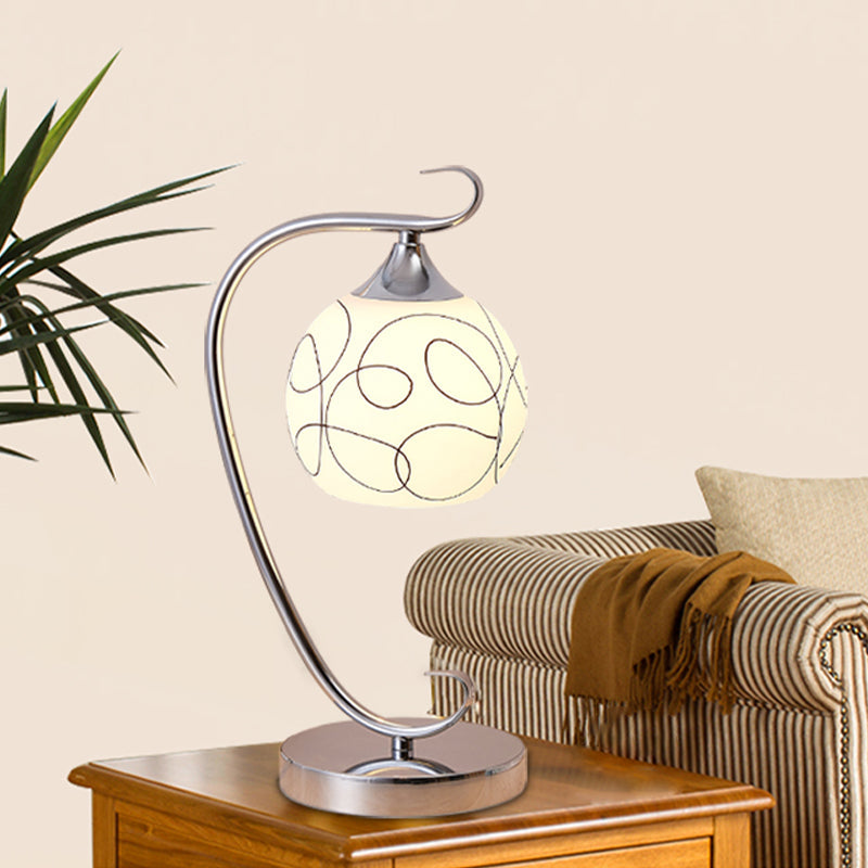 GlowBall - Klassisk hvid kuglebordlampe for tidløs elegance og blød belysning