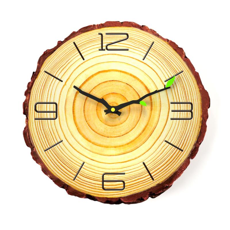 TimberClock - Trævægur med årsringe design for tidløs elegance