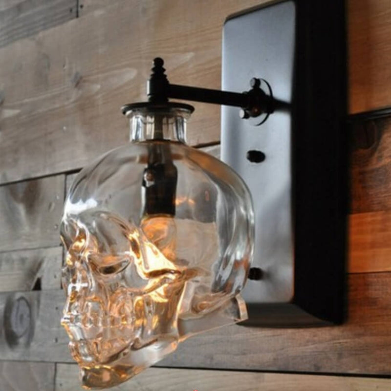 SkulLight – Industriel Væglampe med Kranieformet Glasskærm