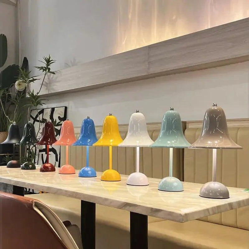 BellEase – Kompakt genopladelig bordlampe i klokkeform med dæmper