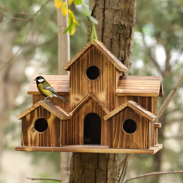 AviaryHaven – Håndlavet rustikt fuglehus i træ med seks indgange og naturlig finish