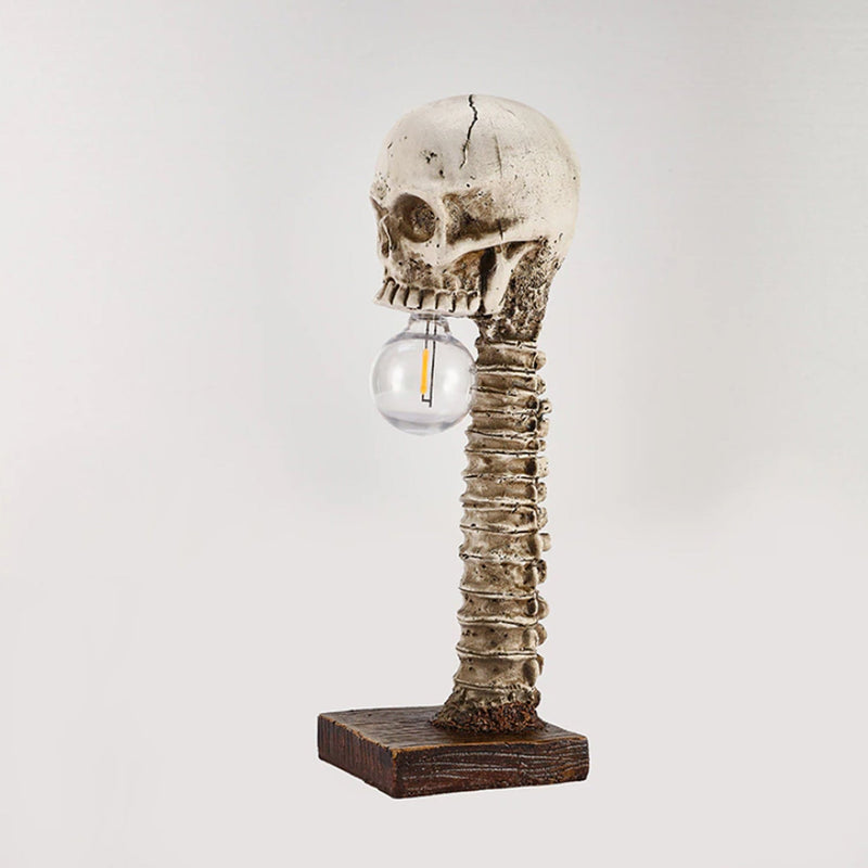 BoneChill - Horror Skull Lampe Med Glødende Ojne og Rygsøjle Design