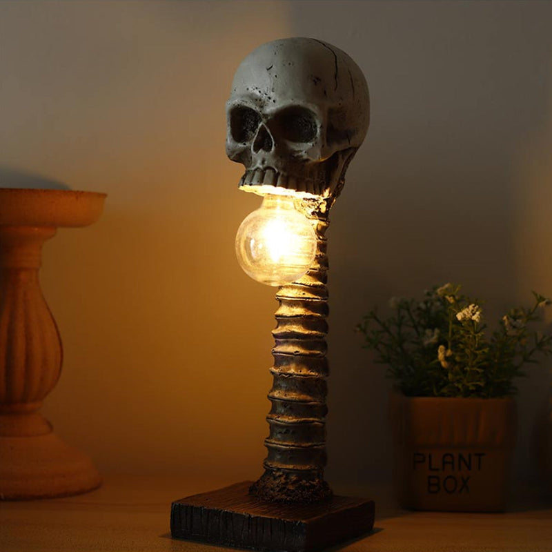 BoneChill - Horror Skull Lampe Med Glødende Ojne og Rygsøjle Design