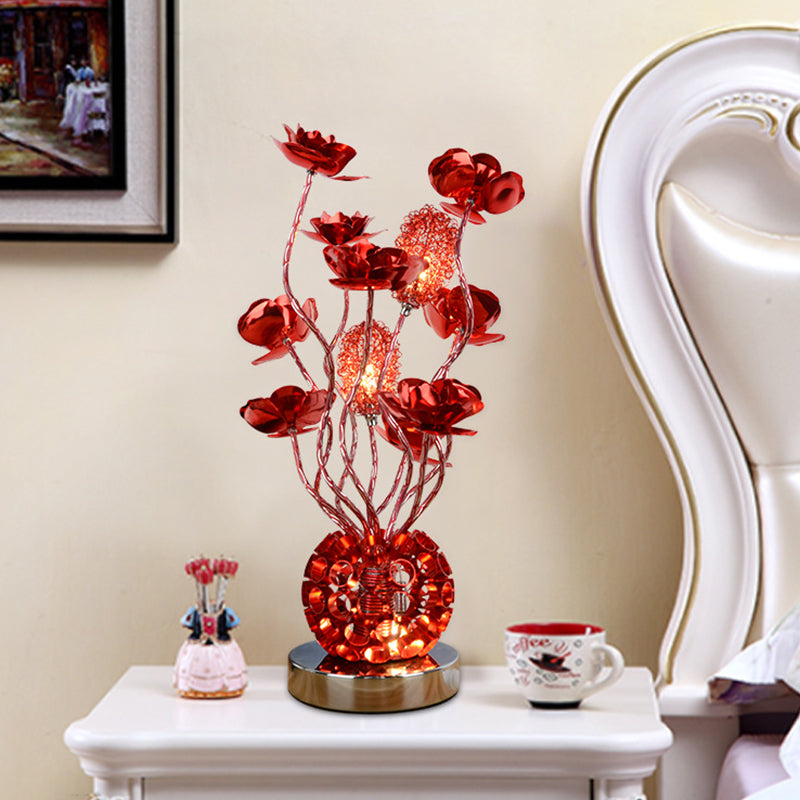 RoseLiora – Rød rose LED-bordlampe med buet steldesign