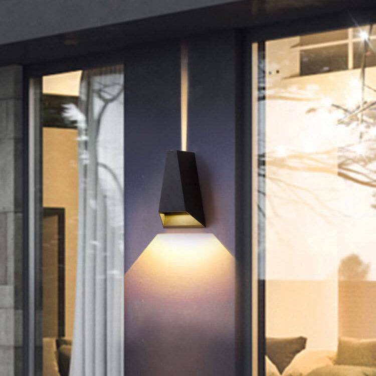 UpDownLume – Moderne Trapezformet Udendørs LED Væglampe
