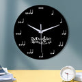 MelodyTime – Rund Vægur med Noder og Stilfuldt Kunstnerisk Design