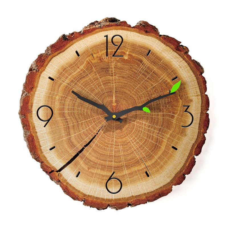 TimberClock - Trævægur med årsringe design for tidløs elegance