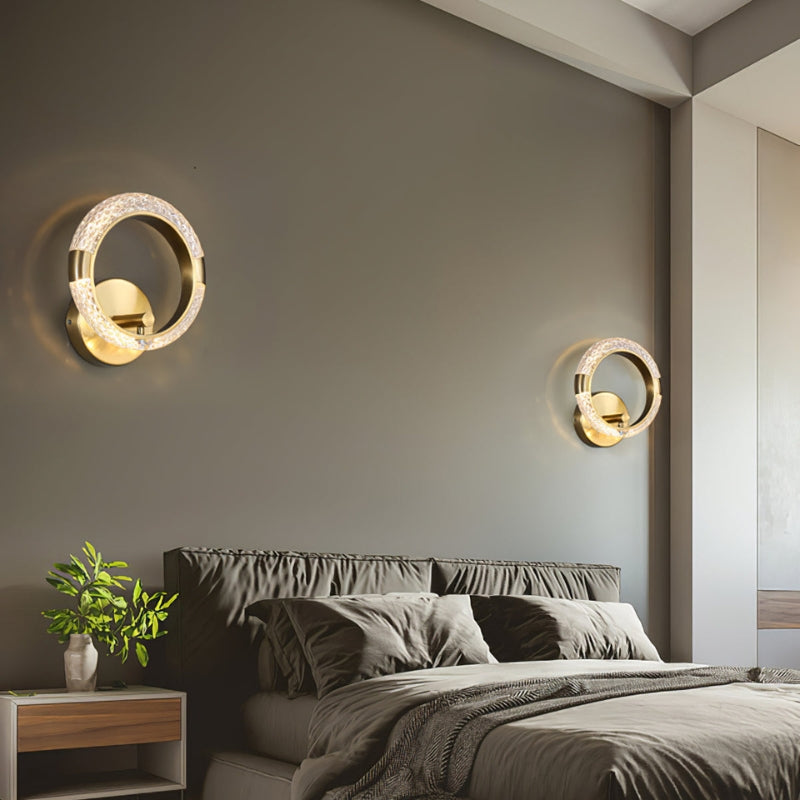 CrystalAura – Rund LED-væglampe med guldfinish