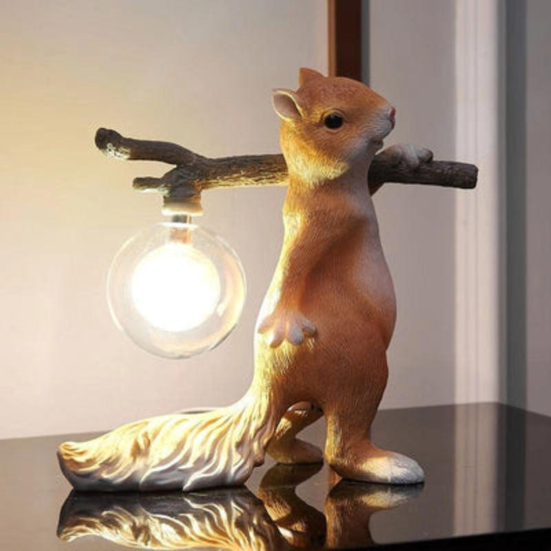 SquirrelGlow – Sød egern bordlampe med blødt lys for en hyggelig atmosfære