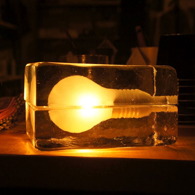 LumaCube - Minimalistisk bordlampe med transparent glasterning