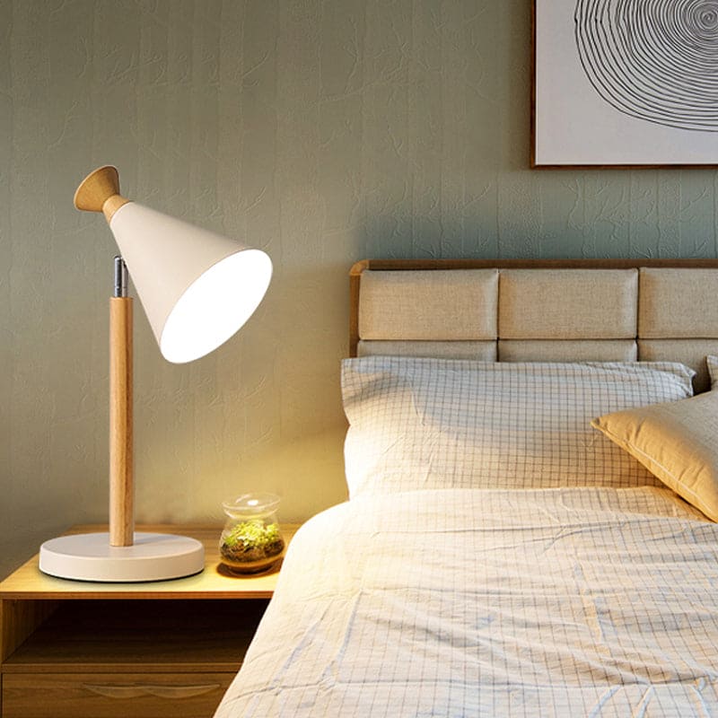 WoodGlow - Moderne rustik lampe med elegant konisk design og energieffektiv LED-belysning