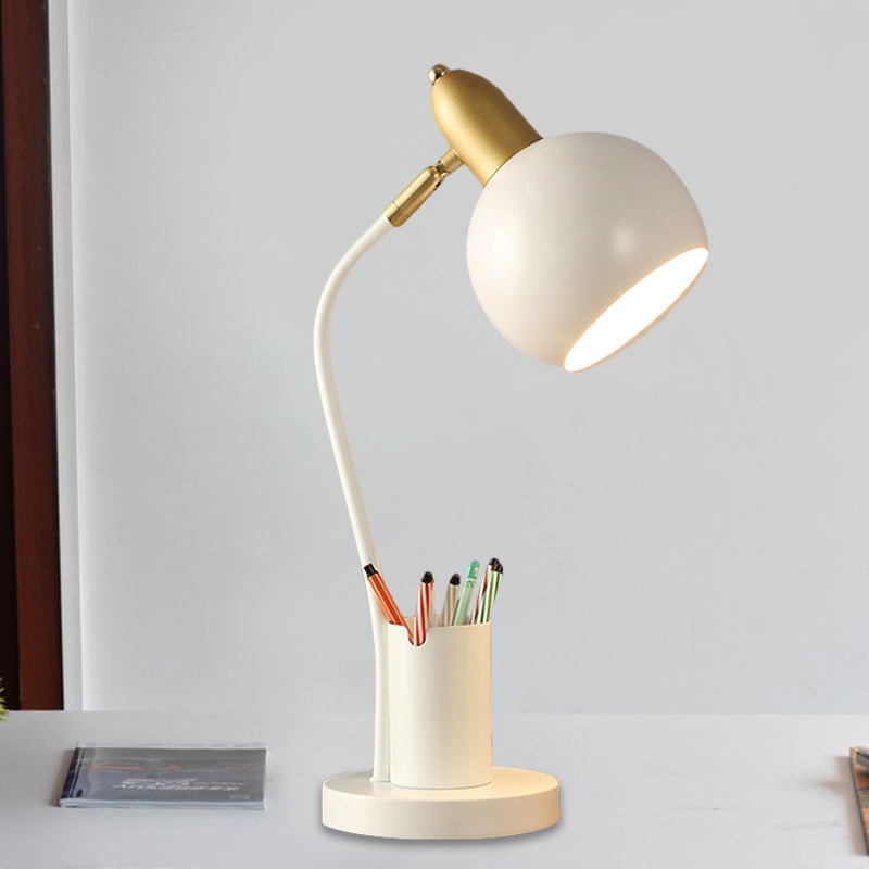 LumiSphere – Moderne kuppelformet natbordslampe med indbygget penholder til stilfuld organisering
