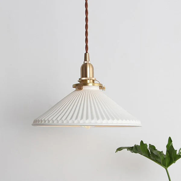 LumiShade - Moderne hvid pendellampe med riflet design