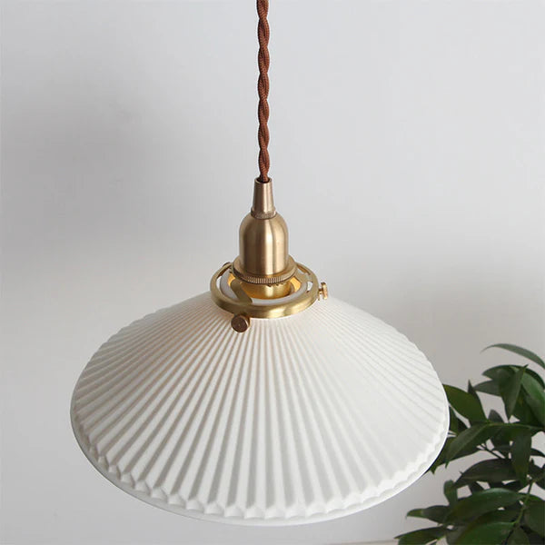 LumiShade - Moderne hvid pendellampe med riflet design