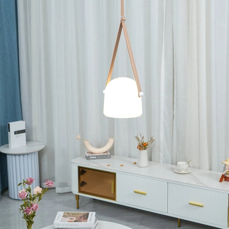 EchoGlow - Moderne pendellampe med stemningsfuld belysning og klassisk form
