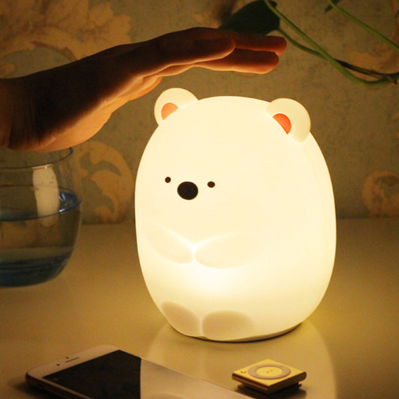 CuddleBear – Natlampe med blød glød og isbjørn til børneværelser