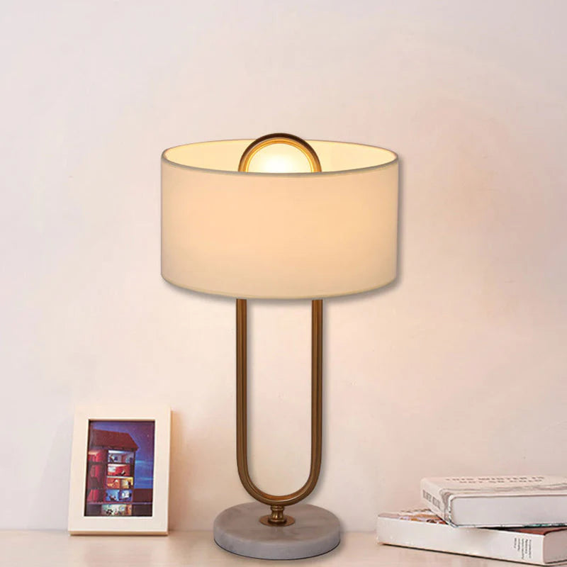 OvalLite – Moderne bordlampe med elegant oval form og slankt design