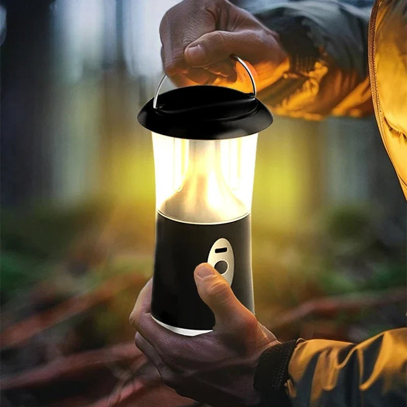GlowQuest – Genopladelig LED-campinglanterne med ophængsdesign