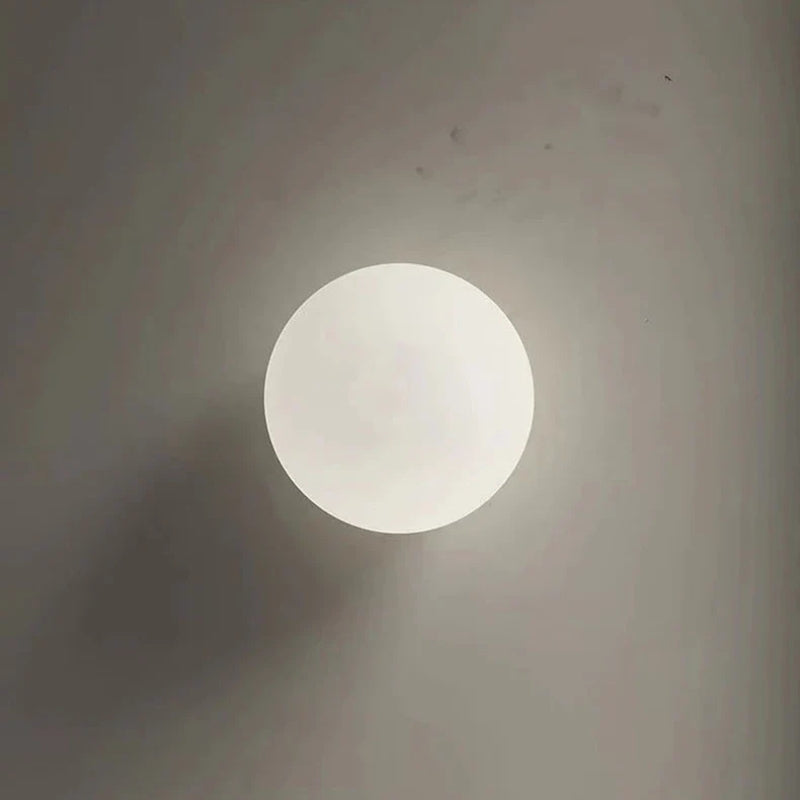 WallGlow – Cirkulært væglampe med hvidt mælkeglas