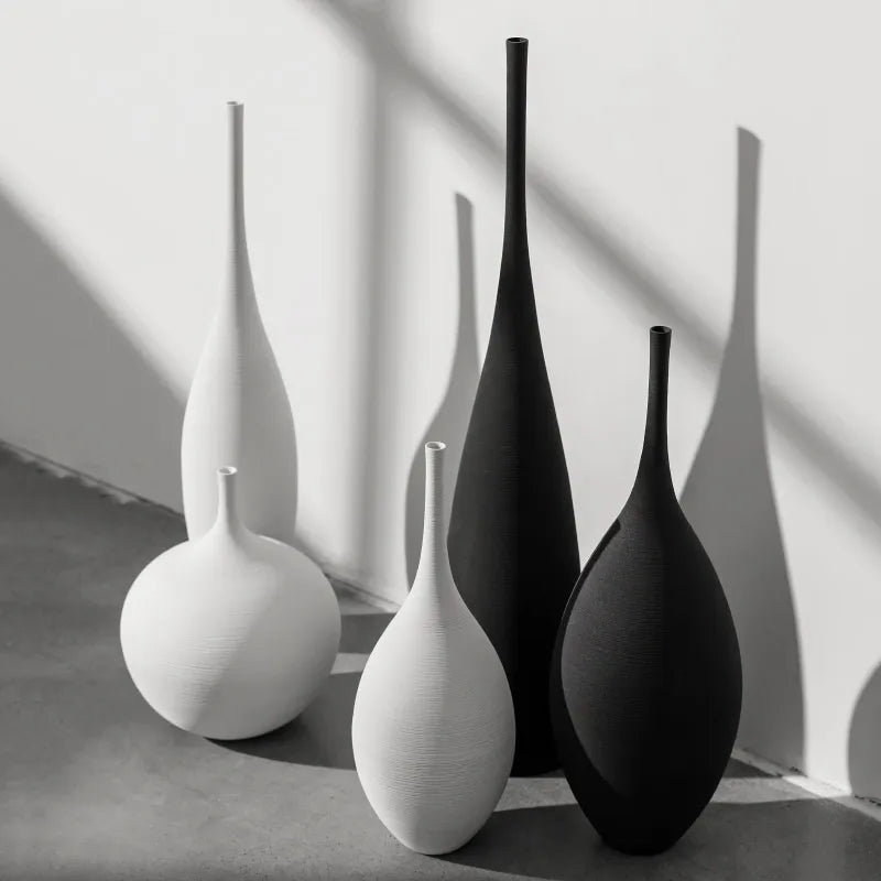 NordicForm – Keramisk vase med ren geometrisk form