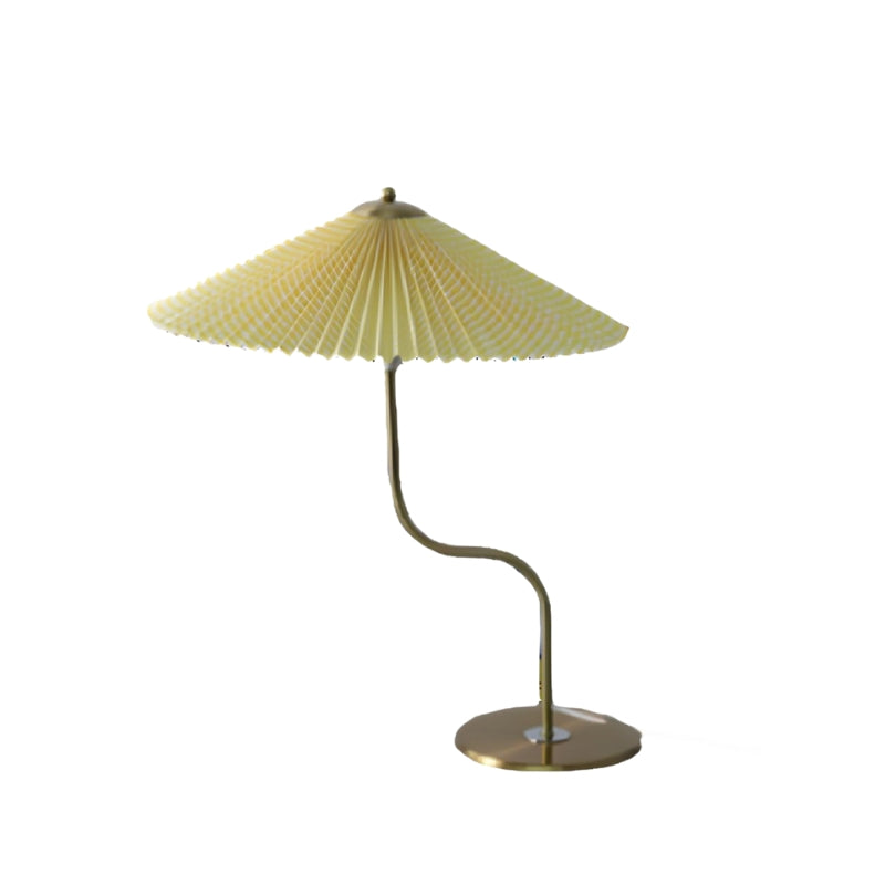 LumiCone – Moderne bordlampe med stofskærm og guldbase