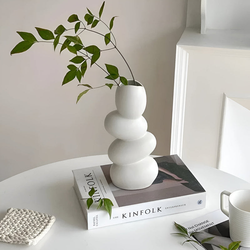 LunoForm – Moderne stor skulpturel vase med ægformet design