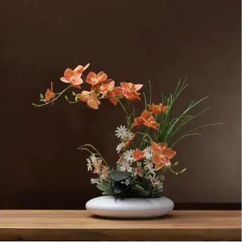 BloomNest – Elegant vase med naturtro orkideopsætning til moderne indretning
