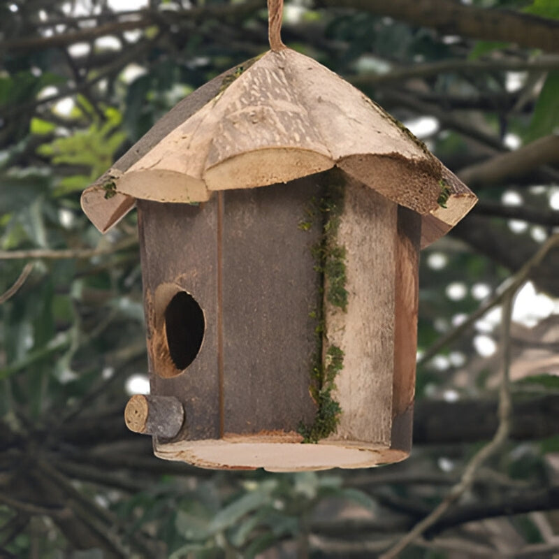 BirdHut – Hytteformet Fuglehus med Ophængssnor til Haven