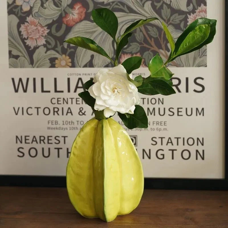 FruitForm – Grøn Keramisk Stjernefrugt-Vase til Bordpynt eller Små Planter