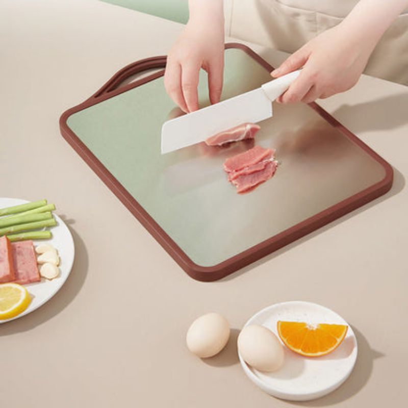 SliceMate – Dobbeltsidet skærebræt med bordmåttedesign