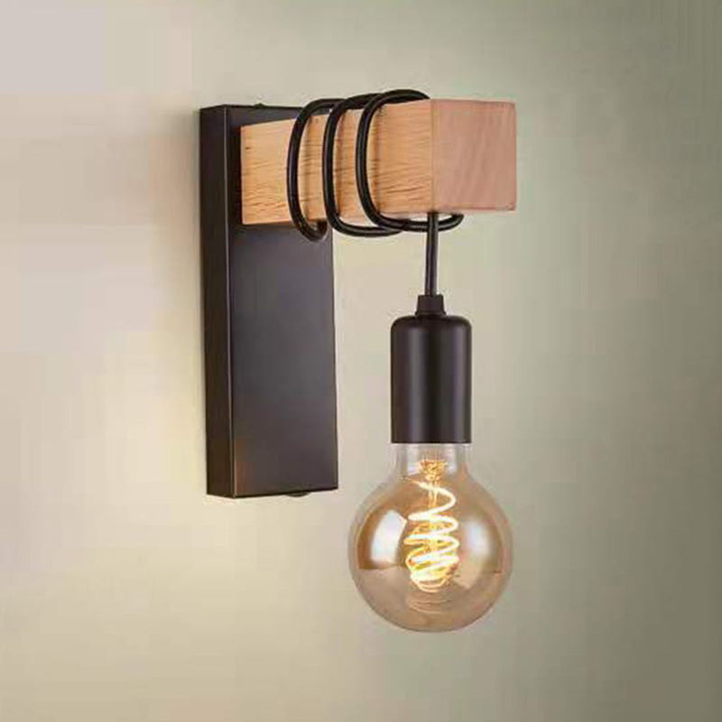 IronGlow – Industriel væglampe i sort metal med pære-design