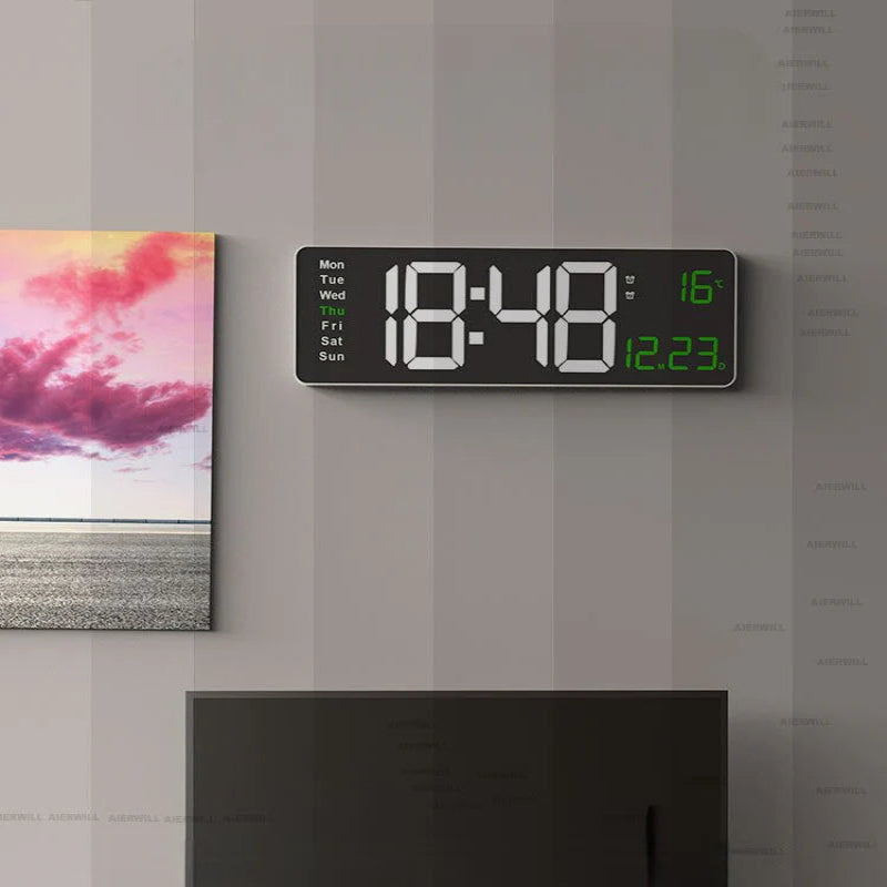 ColorPulse – Farverigt digitalt LED ur med fjernbetjening og tydeligt LED display