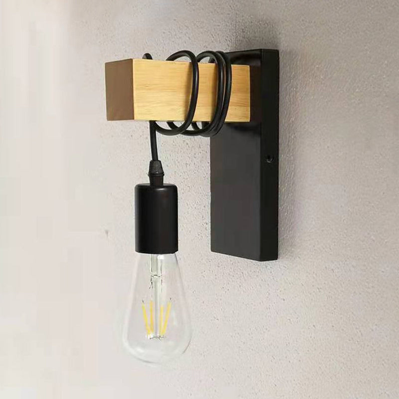 IronGlow – Industriel væglampe i sort metal med pære-design