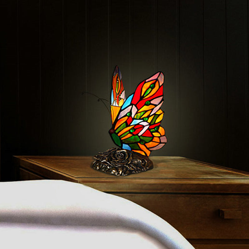 NoctiFlare – Natlampe med sommerfuglemotiv blødt lys og kunstnerisk charme