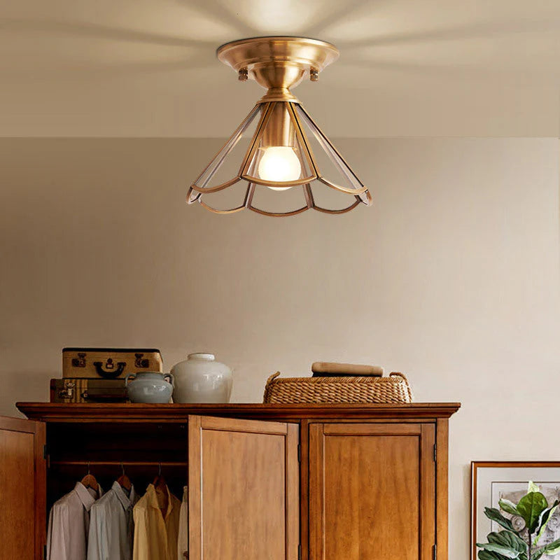 GoldenAura – Kolonial Semi-Flush Loftlampe med Udsmykkede Detaljer