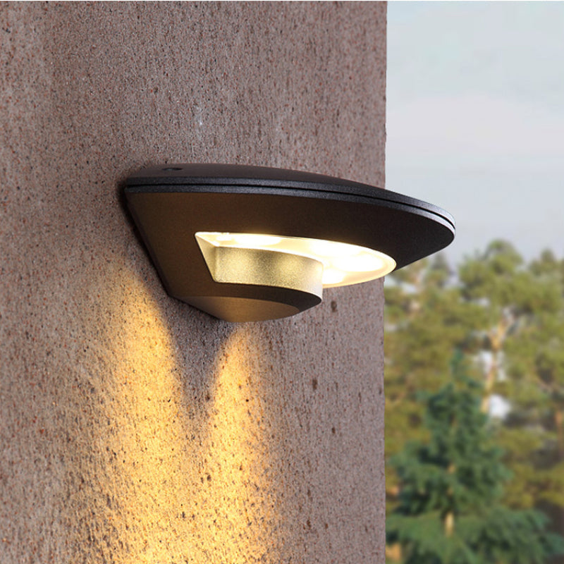 RayLux – Moderne UFO-inspireret væglampe i sort metal med LED
