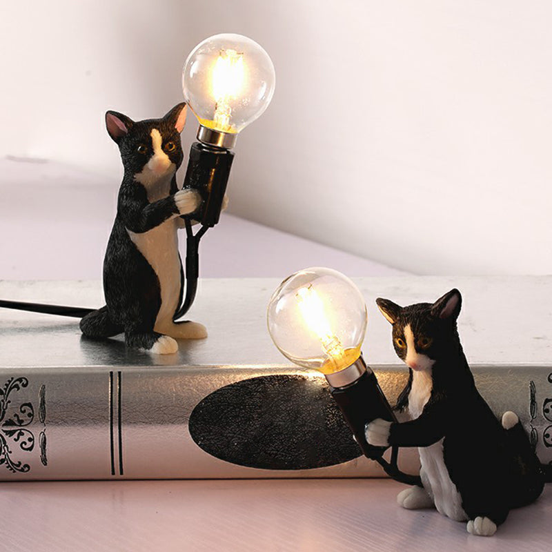LumiPaws – Sød kattefigur bordlampe med legende design og dekorativ accent