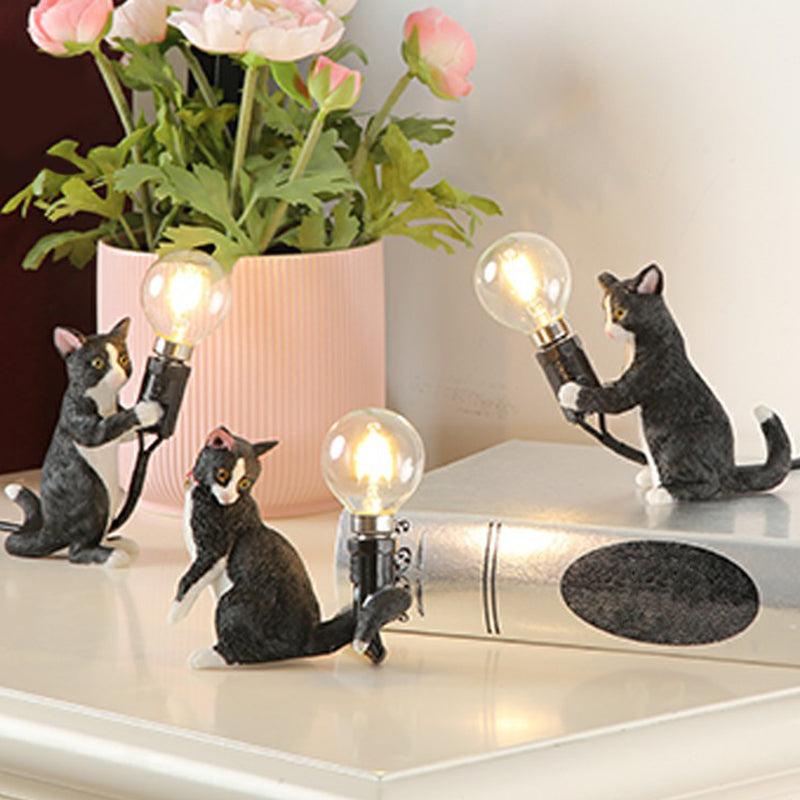 LumiPaws – Sød kattefigur bordlampe med legende design og dekorativ accent