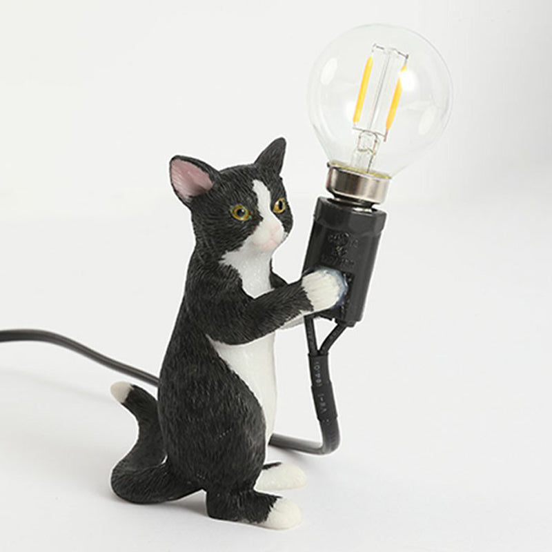 LumiPaws – Sød kattefigur bordlampe med legende design og dekorativ accent