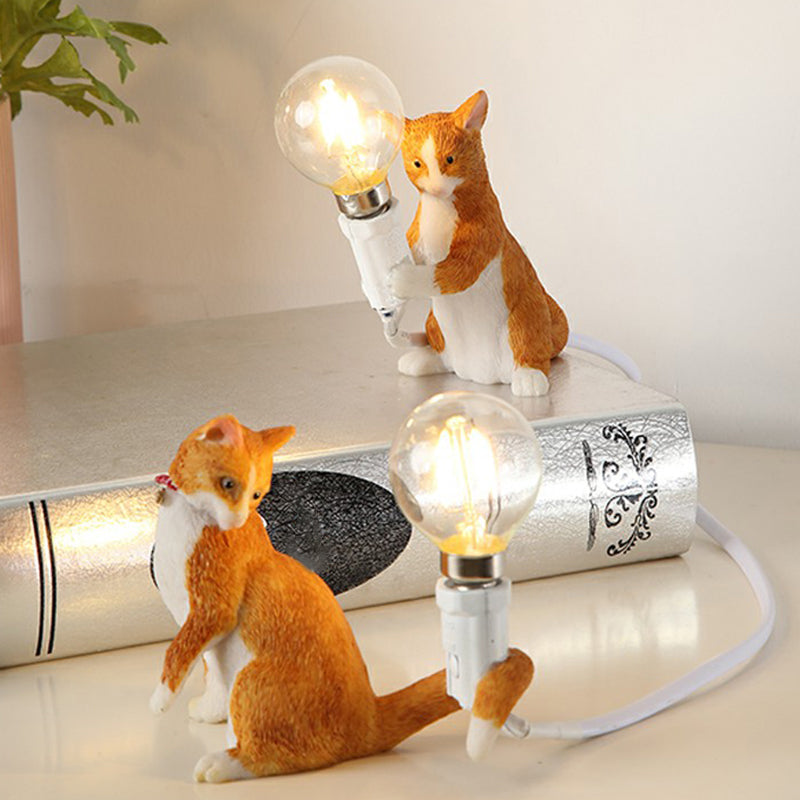 LumiPaws – Sød kattefigur bordlampe med legende design og dekorativ accent