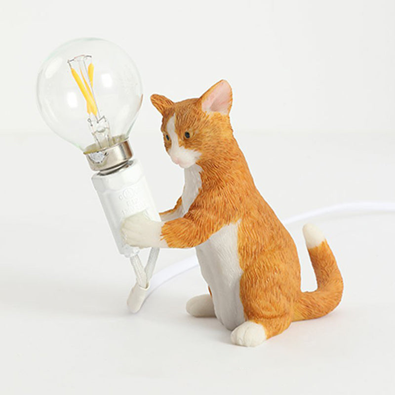 LumiPaws – Sød kattefigur bordlampe med legende design og dekorativ accent