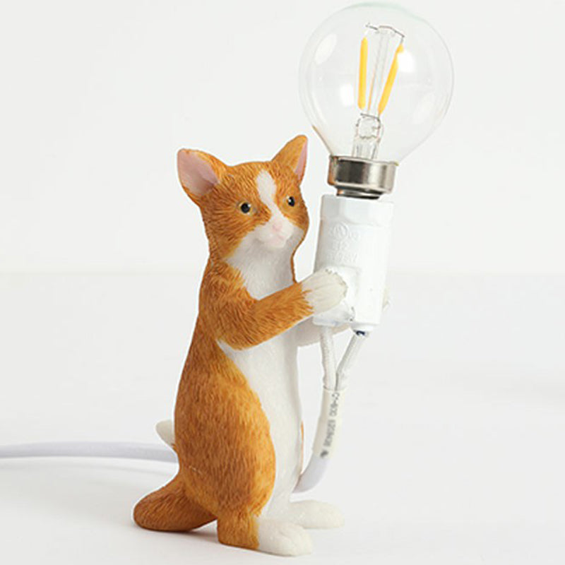 LumiPaws – Sød kattefigur bordlampe med legende design og dekorativ accent