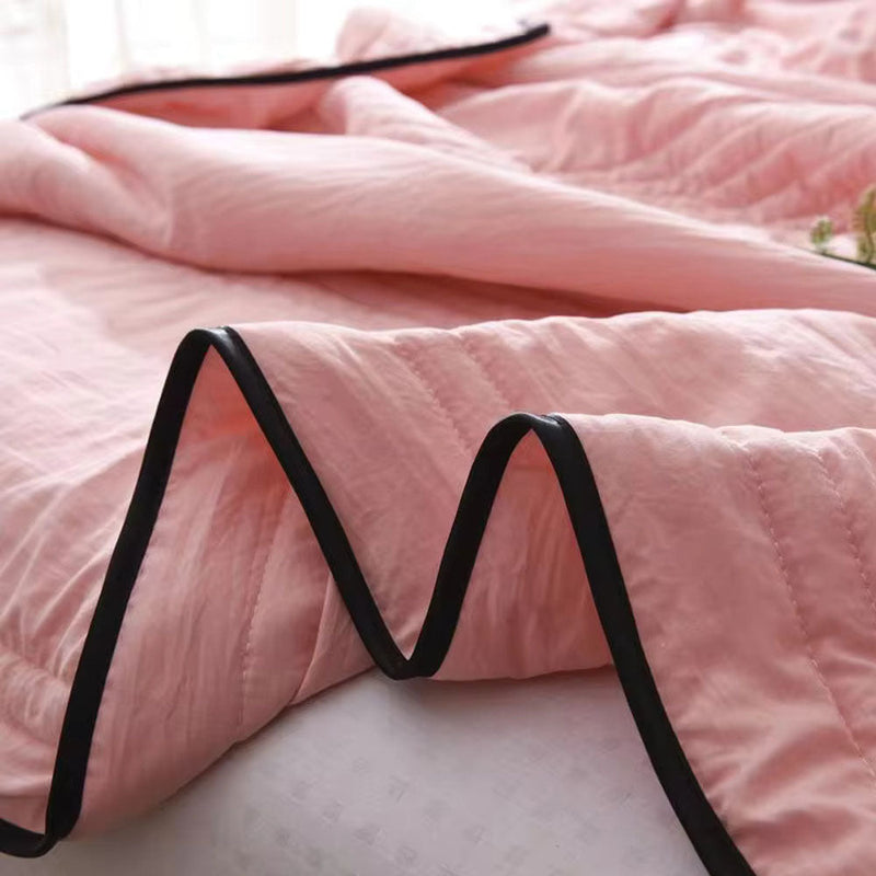 CozyWrap – Blødt tekstureret tæppe med kontraststrimler for komfort og stil