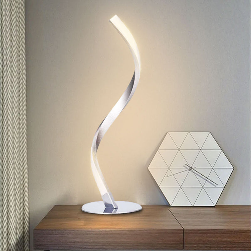 LumiTwist – Slank LED Bordlampe med Moderne Snoet Design