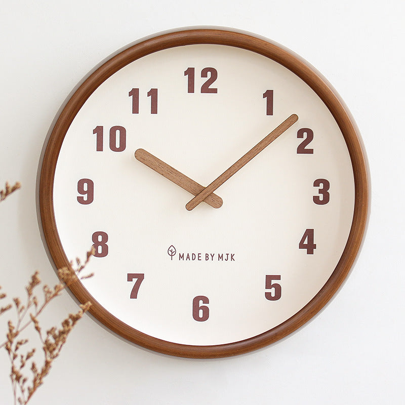 TimelessWood – Moderne Vægur med Klare Tal og Elegant Rammedesign