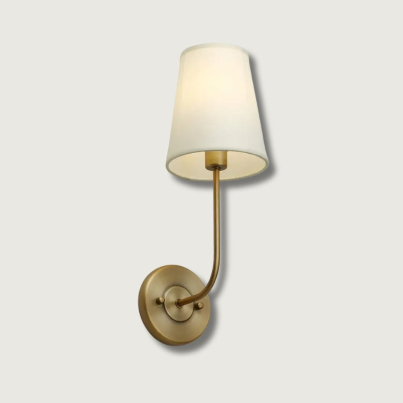 BrassLume – Moderne væglampe med messingramme
